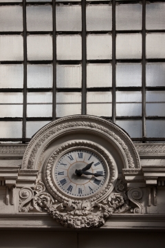 france, région ile de france, paris 9e arrondissement, passage verdeau, detail de l'horloge,